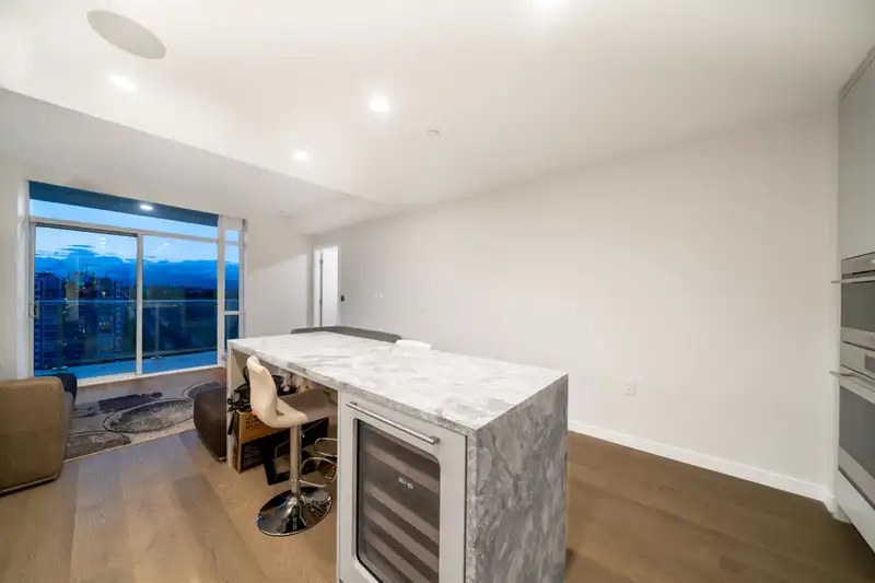 1902 7433 CAMBIE STREET - photo 4 of 14