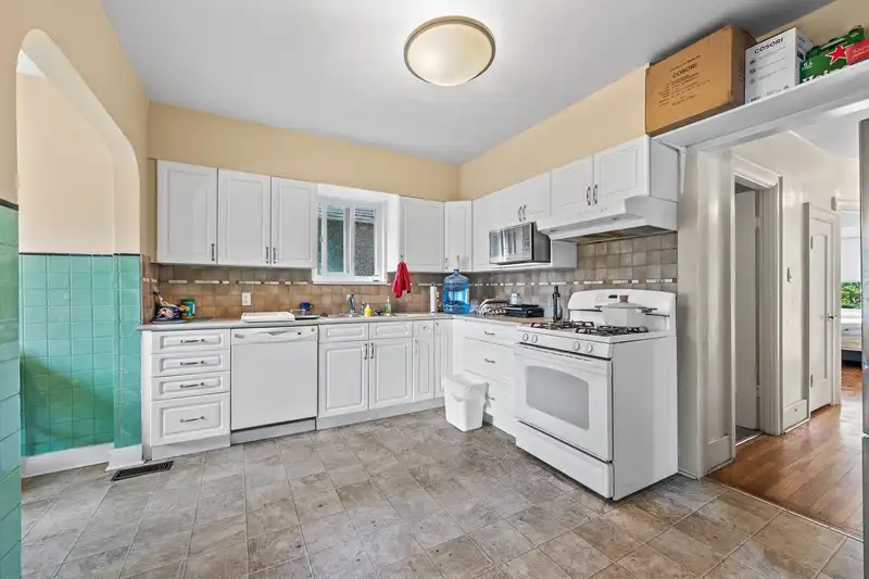 3579 W 18TH AVENUE - photo 3 of 29
