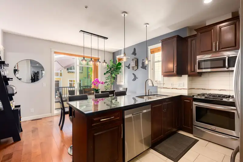 34 8068 207 STREET - photo 2 of 24