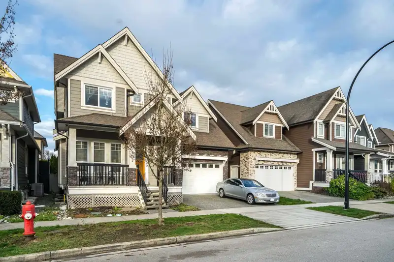 17349 1 AVENUE - photo 3 of 40