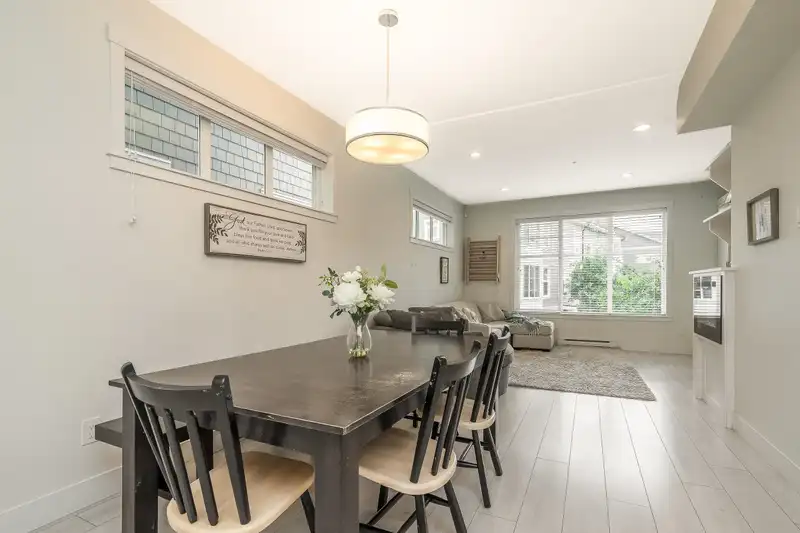 32 21150 76A AVENUE - photo 4 of 34