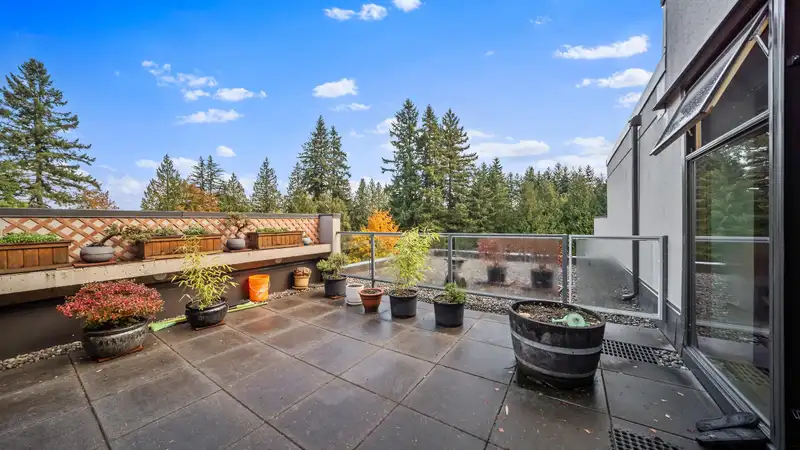 404 4900 CARTIER STREET - photo 1 of 28