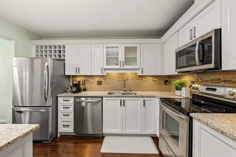 109 20189 54 AVENUE - photo 1 of 26