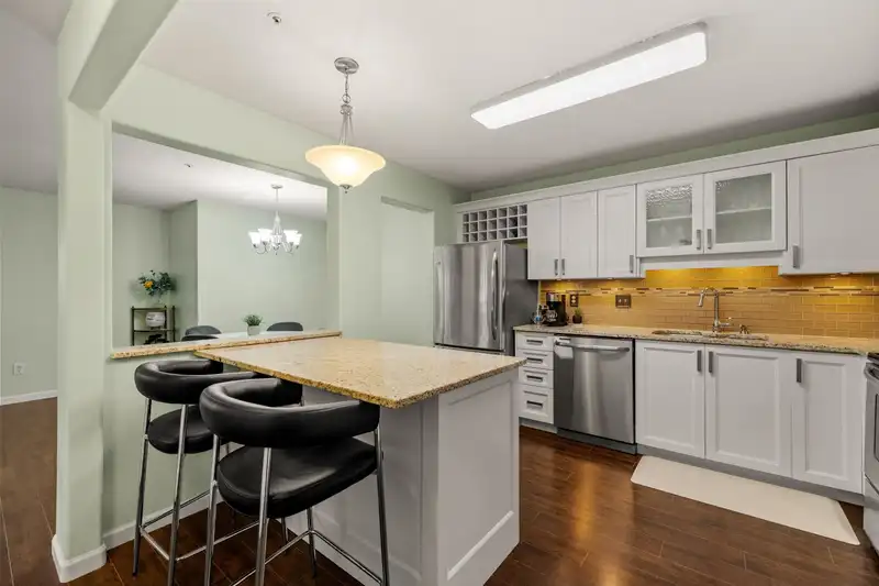 109 20189 54 AVENUE - photo 3 of 26