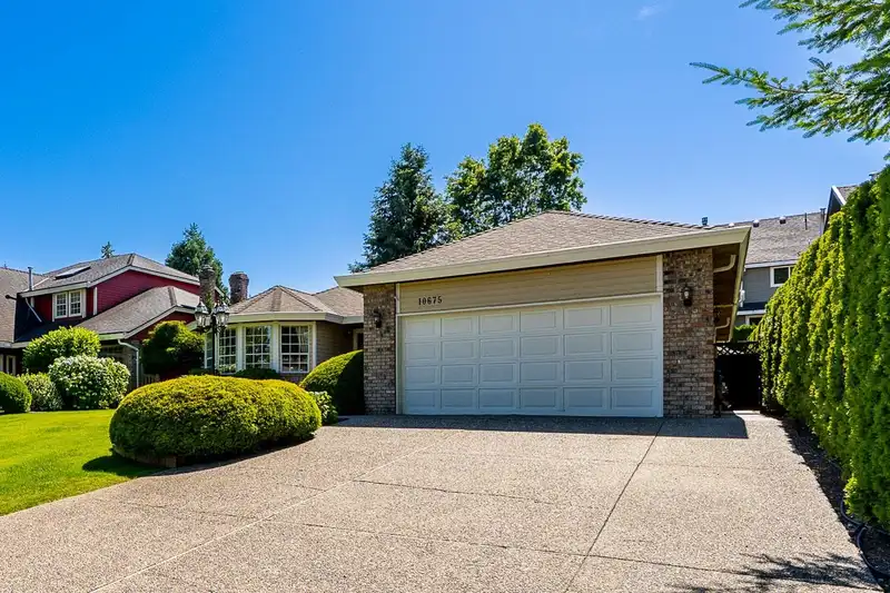 10675 GLENWOOD CRESCENT - photo 3 of 37