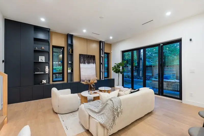 487 E 31ST AVENUE - photo 1 of 21