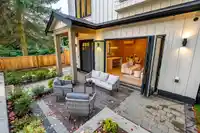 487 E 31ST AVENUE - thumbnail 3