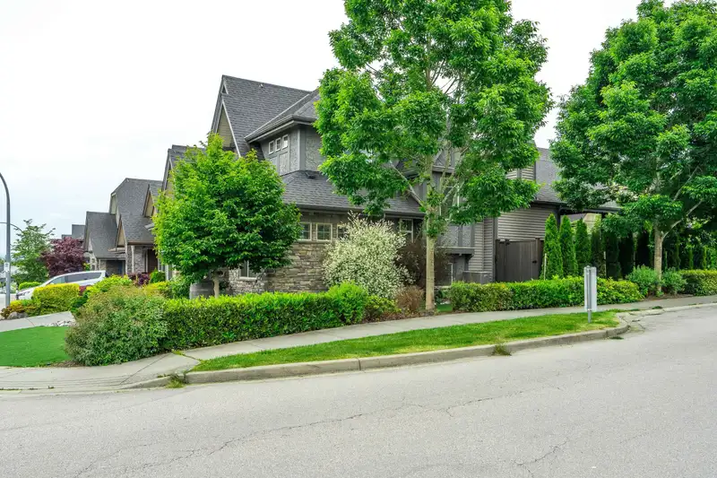 21108 79A AVENUE - photo 3 of 40