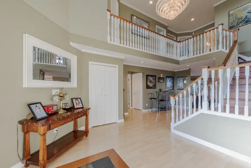 16657 78 AVENUE - photo 3 of 40