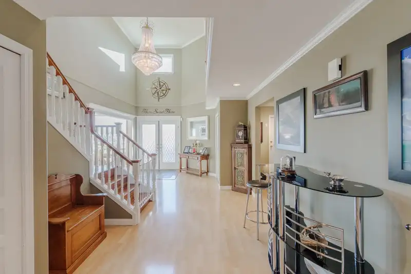16657 78 AVENUE - photo 4 of 40
