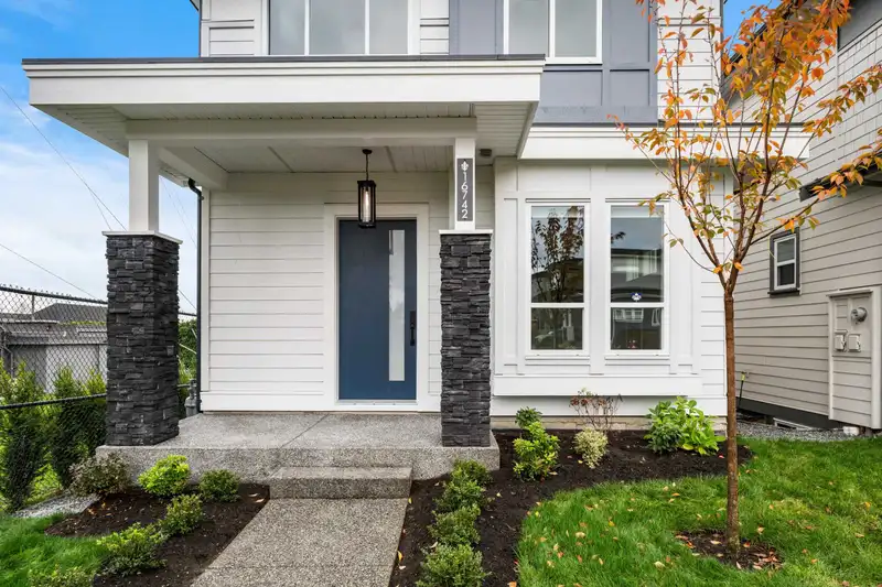 16742 20A AVENUE - photo 3 of 40
