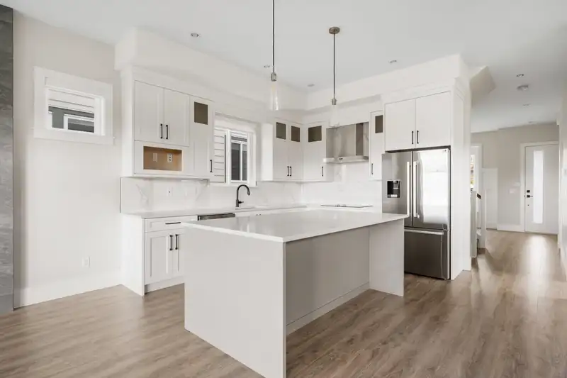 16742 20A AVENUE - photo 4 of 40