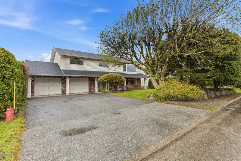 380 4TH AVENUE - photo 2 of 37