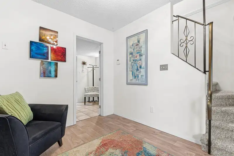 380 4TH AVENUE - photo 4 of 37