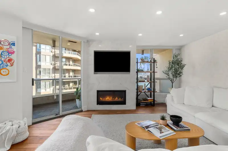 1704 1245 QUAYSIDE DRIVE - photo 3 of 36