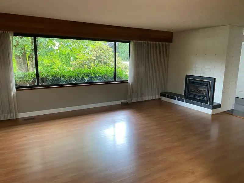 1209 CREST COURT - photo 3 of 27