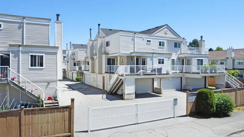 186 10077 156 STREET - photo 1 of 26