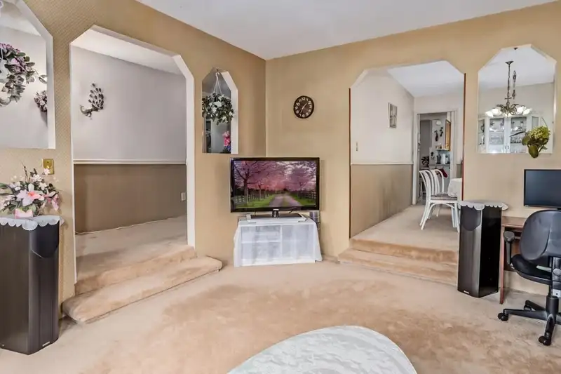 1304 HORNBY STREET - photo 4 of 30