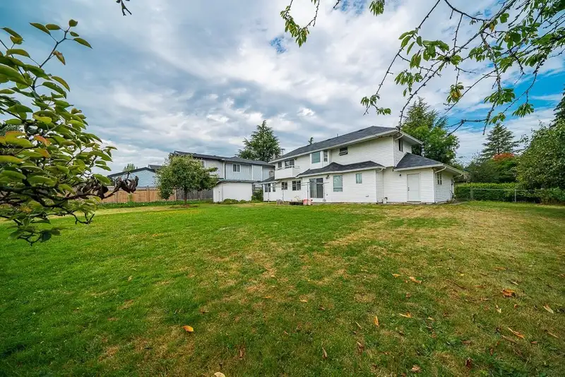 13346 92 AVENUE - photo 1 of 27