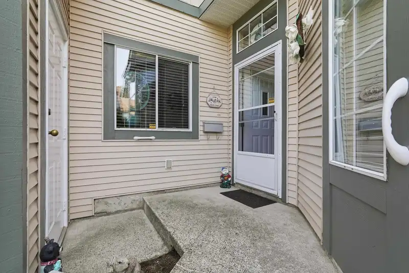 94 9012 WALNUT GROVE DRIVE - photo 2 of 34