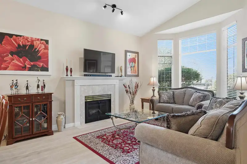 94 9012 WALNUT GROVE DRIVE - photo 4 of 34