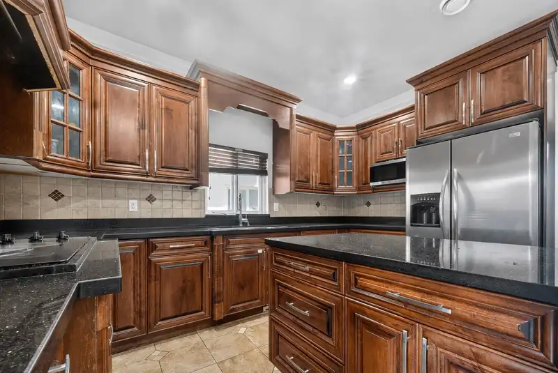 6657 128 STREET - photo 3 of 32