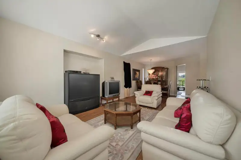 23860 118 AVENUE - photo 4 of 22