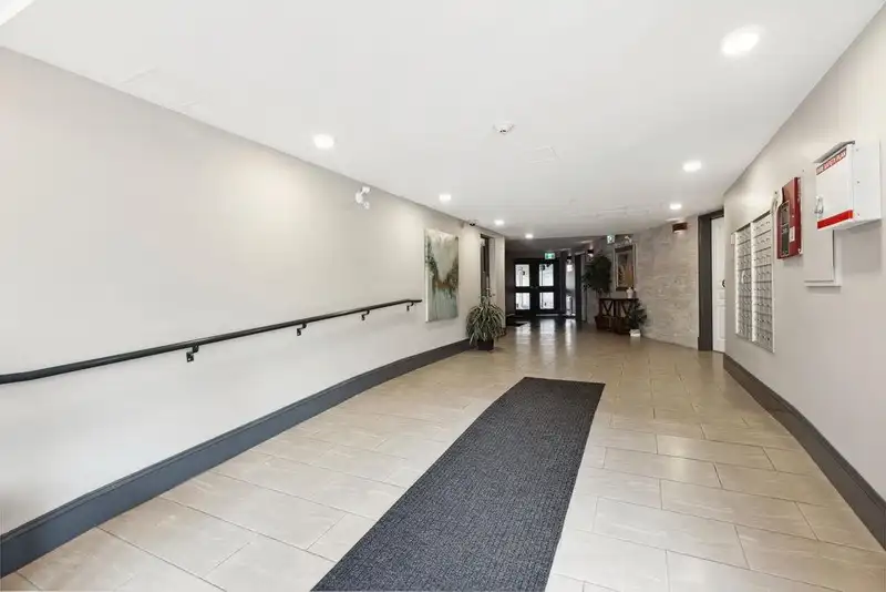 220 15210 PACIFIC AVENUE - photo 3 of 34