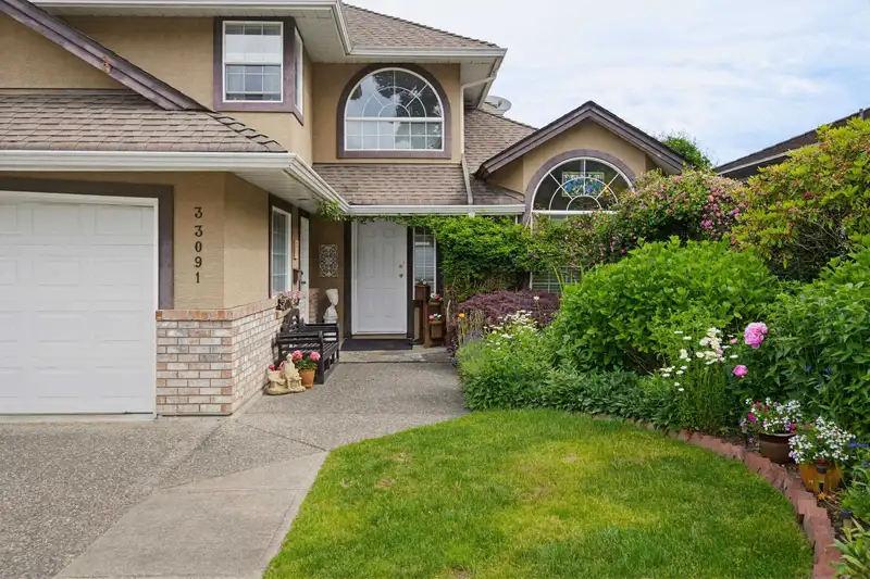 33091 HAWTHORNE AVENUE - photo 2 of 40