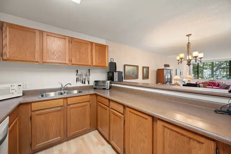 508 1442 FOSTER STREET - photo 4 of 39