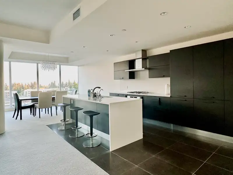 801 5838 BERTON AVENUE - photo 2 of 14