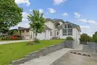8164 SUMAC PLACE - thumbnail 2