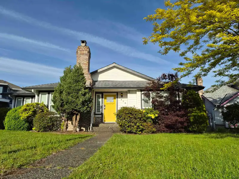 1858 WALNUT CRESCENT - photo 1 of 38