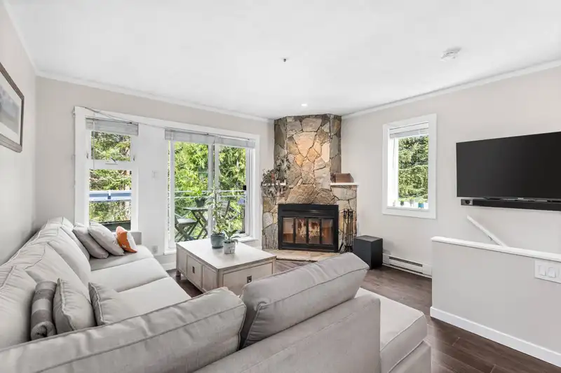 24 2211 MARMOT PLACE - photo 4 of 33