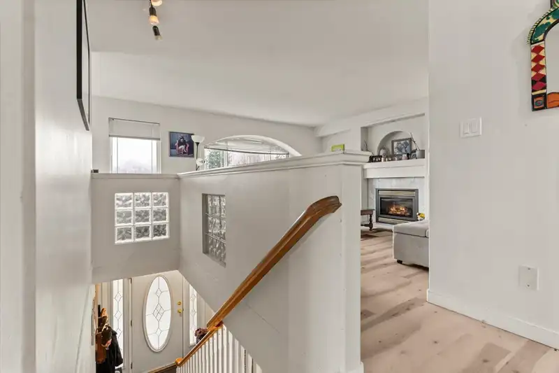 5635 VIEWPOINT PLACE - photo 3 of 28