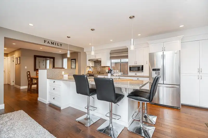 11826 ALDERWOOD CRESCENT - photo 2 of 38