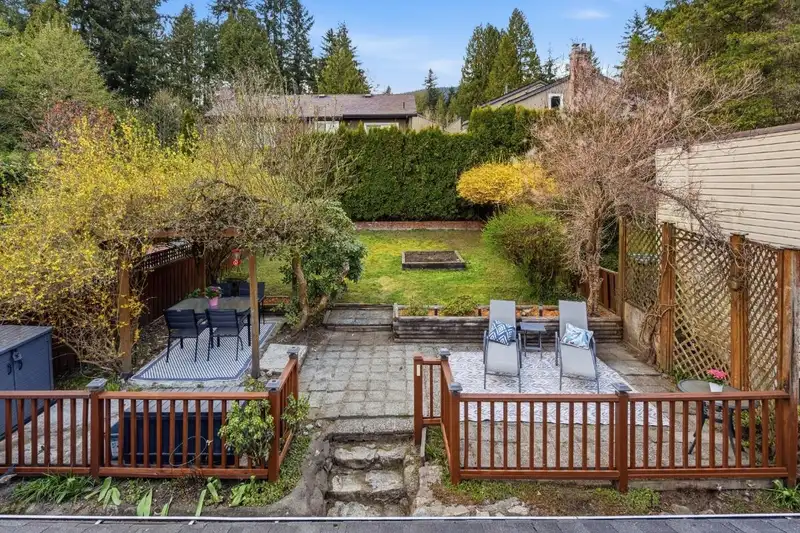272 E OSBORNE ROAD - photo 1 of 34