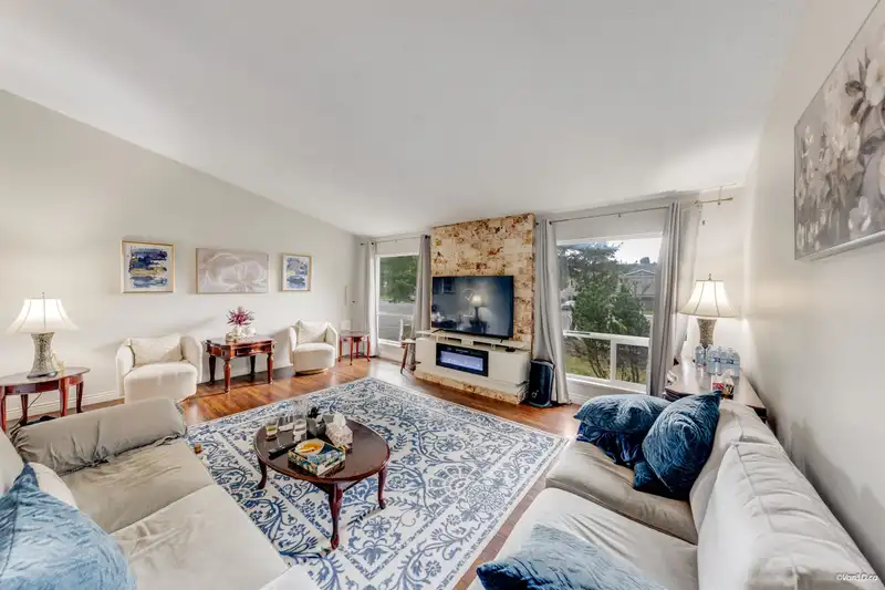 11766 81A AVENUE - photo 4 of 37