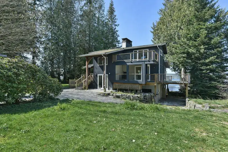 8429 REDROOFFS ROAD - photo 4 of 38