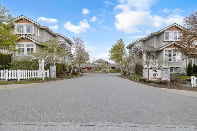 3 14877 58 AVENUE - photo 1 of 32