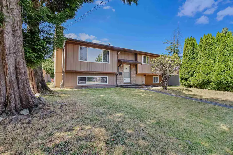 6721 132 STREET STREET - photo 4 of 34