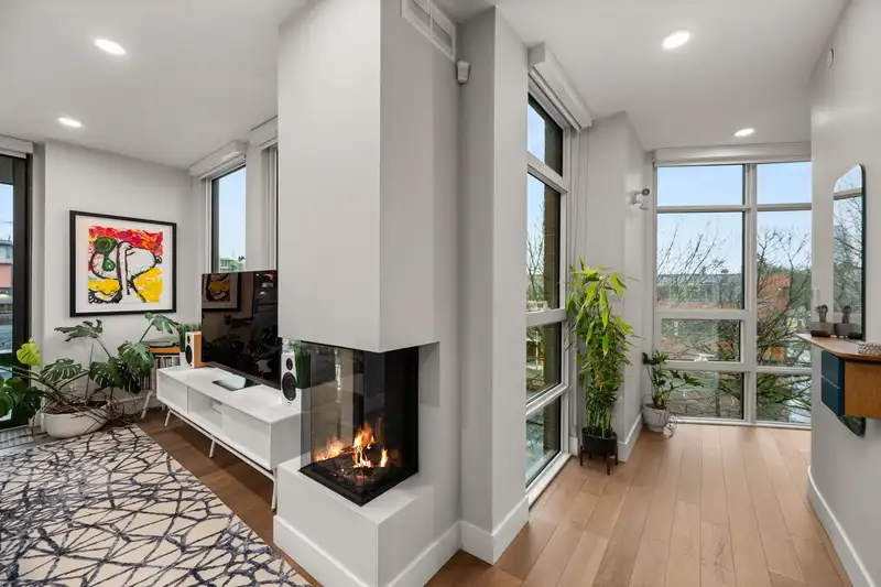 401 2687 MAPLE STREET - photo 4 of 36