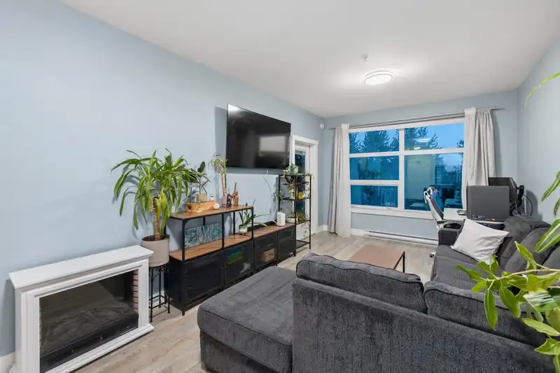 306 22577 ROYAL CRESCENT - photo 1 of 40