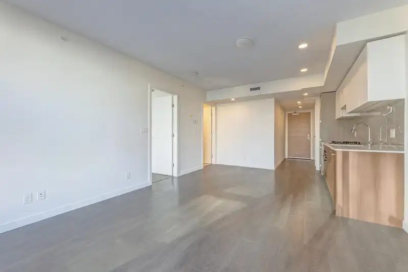 709 6633 BUSWELL STREET - photo 2 of 19
