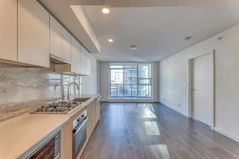 709 6633 BUSWELL STREET - photo 3 of 19
