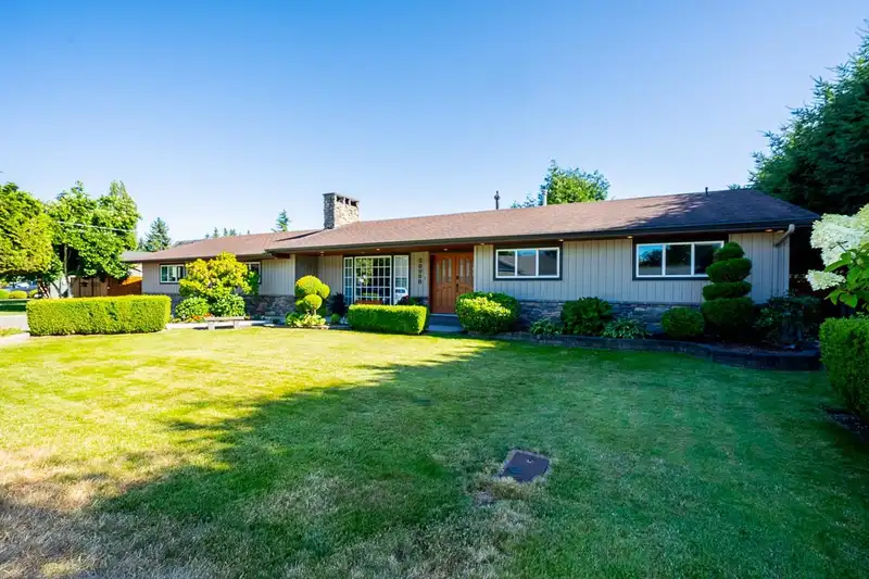 20906 52 AVENUE - photo 3 of 39