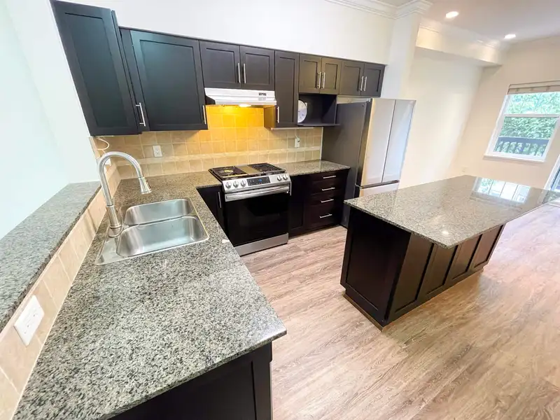 31 21535 88 AVENUE - photo 2 of 29