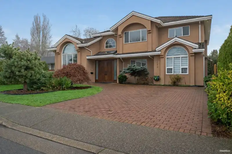 10320 SCOTSDALE AVENUE - photo 1 of 40
