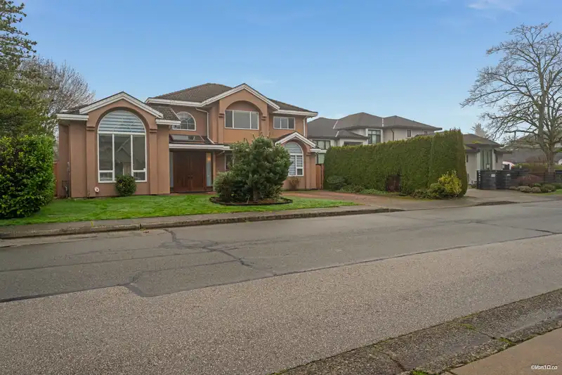 10320 SCOTSDALE AVENUE - photo 2 of 40