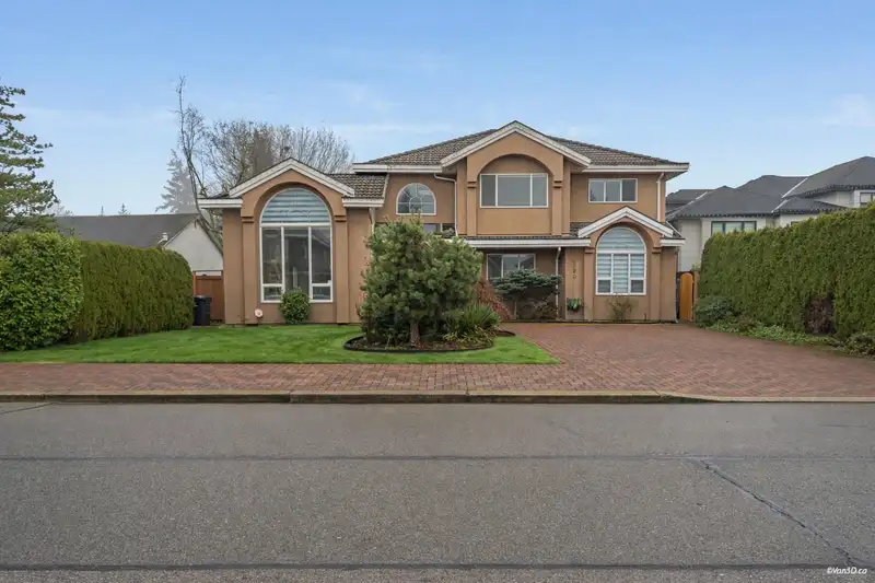 10320 SCOTSDALE AVENUE - photo 3 of 40